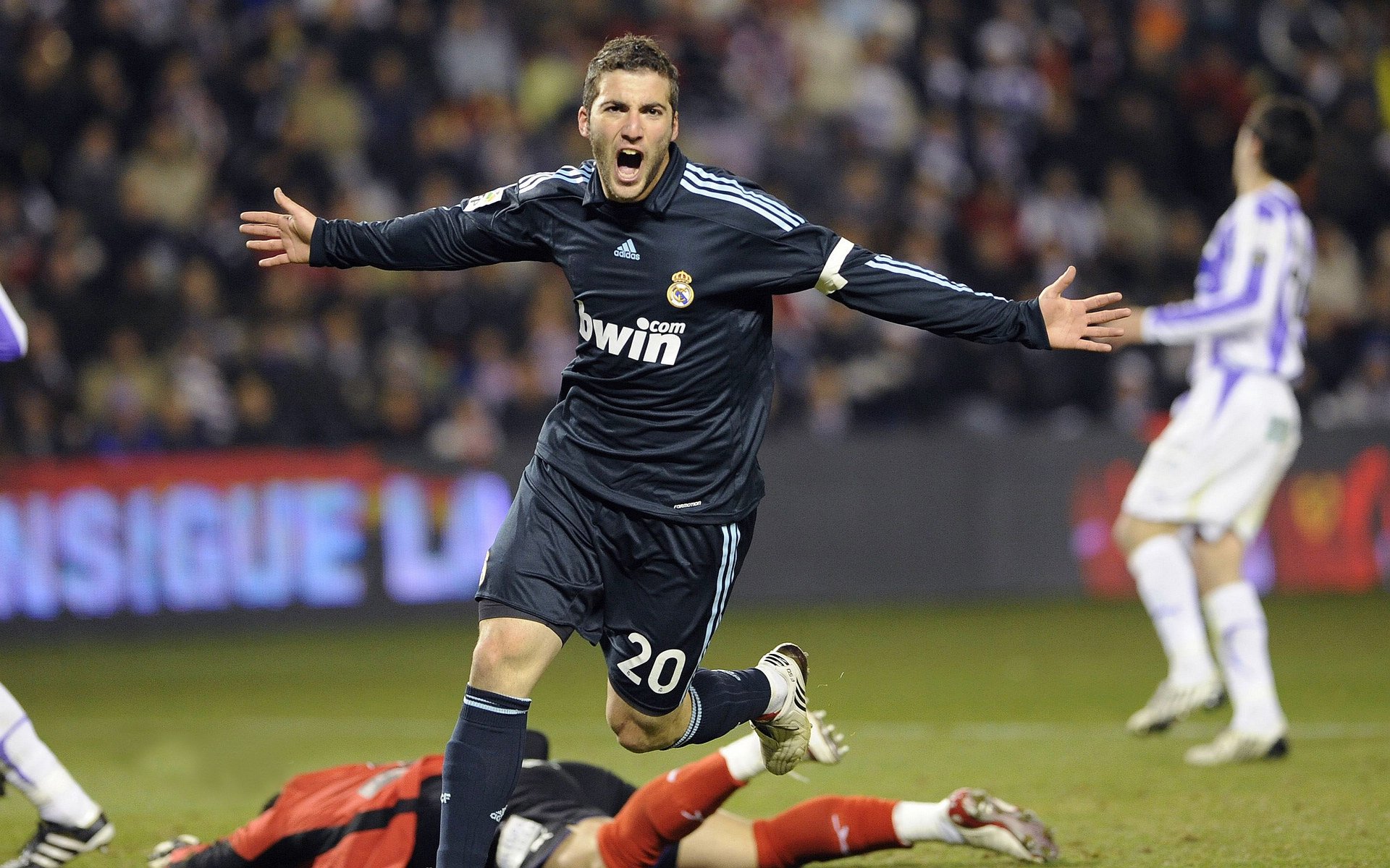 战队培养：青训体系投入带来新人提拔契机，战队训练